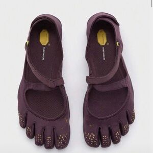 Women's Five-Toe Vibram Shoes